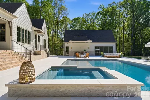 Exterior - 3035 Maple Way Dr, Davidson, NC 28036 photo 3 of 7