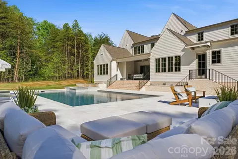 Exterior - 3035 Maple Way Dr, Davidson, NC 28036 photo 4 of 7