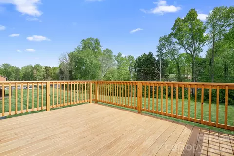 Exterior - 676 Sunridge Dr, Lincolnton, NC 28092 photo 2 of 9