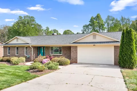 Exterior - 676 Sunridge Dr, Lincolnton, NC 28092 photo 3 of 9