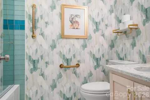 Bath - 676 Sunridge Dr, Lincolnton, NC 28092 photo 1 of 2