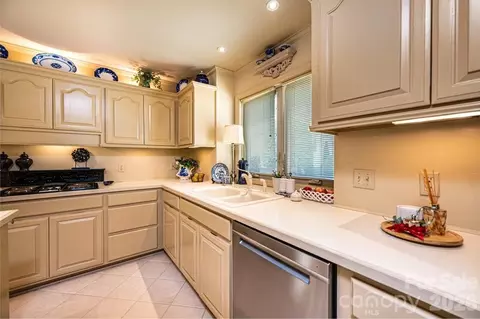 Kitchen - 3725 Rock Bridge Ne Dr NE, Conover, NC 28613 photo 3 of 3