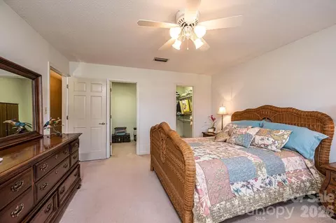 Bedroom - 3725 Rock Bridge Ne Dr NE, Conover, NC 28613 photo 4 of 7