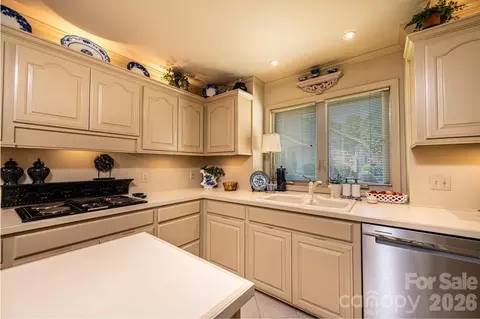 Kitchen - 3725 Rock Bridge Ne Dr NE, Conover, NC 28613 photo 2 of 3