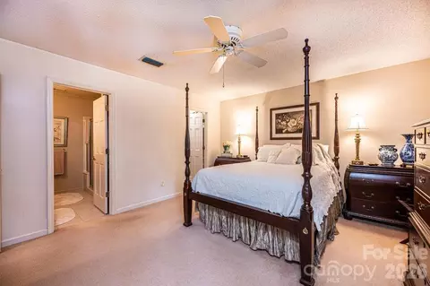Bedroom - 3725 Rock Bridge Ne Dr NE, Conover, NC 28613 photo 2 of 7