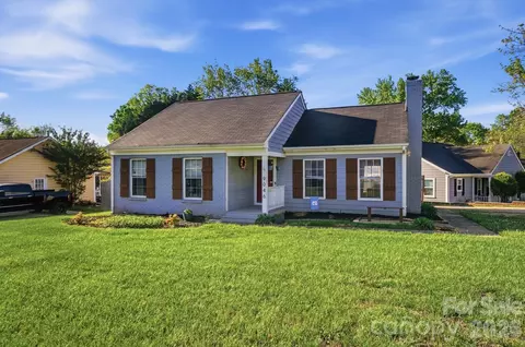 9046 Milton Morris Dr, Charlotte, NC 28227