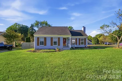 9046 Milton Morris Dr, Charlotte, NC 28227
