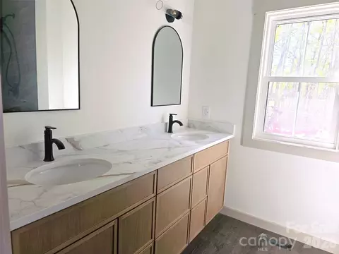 Bath - 98 Lexxi Ln, Tryon, NC 28782 photo 4 of 4