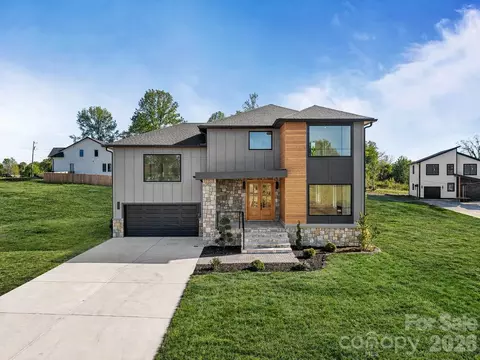 742 New Hope Rd, Flat Rock, NC 28731