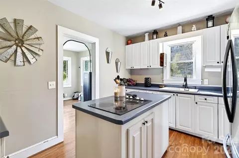 1511 White Oak Rd, Bakersville, NC 28705