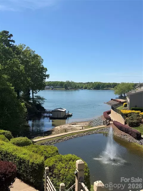 14614 Waterside Dr, Charlotte, NC 28278