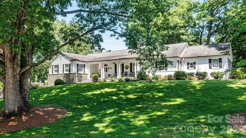 842 N Center St, Hickory, NC 28601
