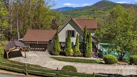 144 Hilltop Rd, Black Mountain, NC 28711