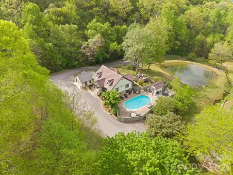 25 View Ridge Pkwy, Leicester, NC 28748