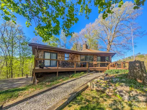 572 Pleasant Valley Rd, Burnsville, NC 28714