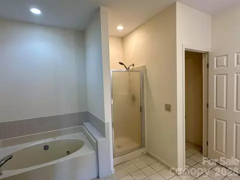 Bath - 311 E Landing E2 Dr #E2, Jefferson, NC 28640 photo 2 of 3