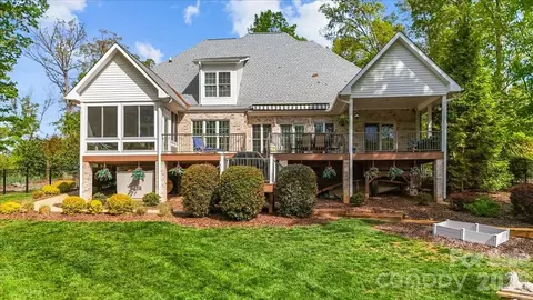 135 Harbor W Dr W, Lexington, NC 27292
