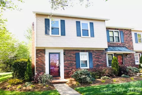 2705 N Center 36 St #36, Hickory, NC 28601
