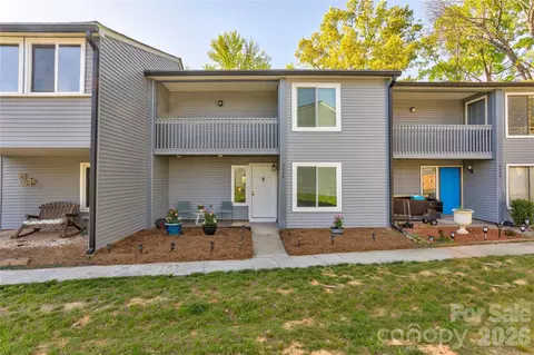 6608 Point Comfort Ln, Charlotte, NC 28226