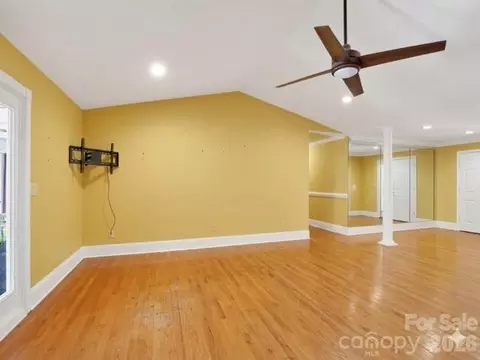 Living - 1035 Mcmillan Rd, Cheraw, SC 29520 photo 1 of 2