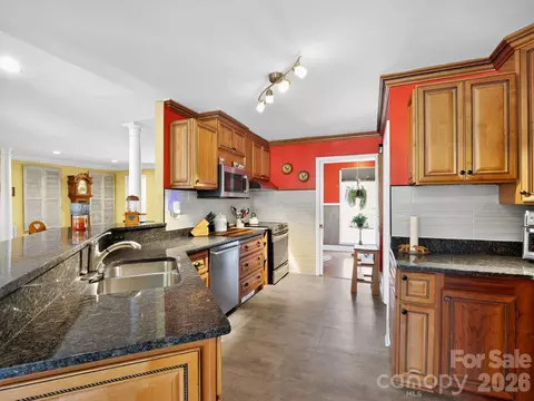 Kitchen - 1035 Mcmillan Rd, Cheraw, SC 29520 photo 3 of 4