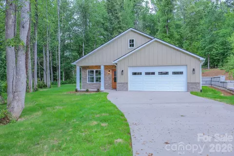 156 Oakdale Dr, Morganton, NC 28655