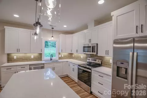 156 Oakdale Dr, Morganton, NC 28655