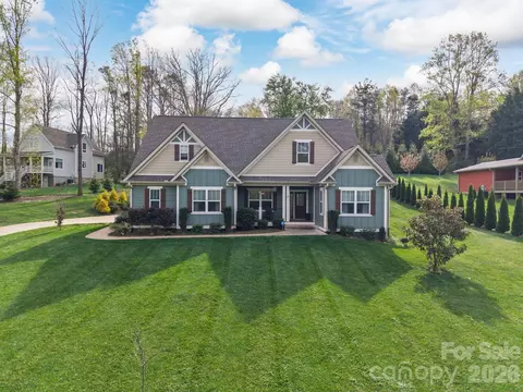 25 W Haven Dr, Arden, NC 28704