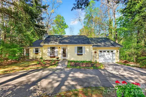 715 Laurel Ave, Black Mountain, NC 28711