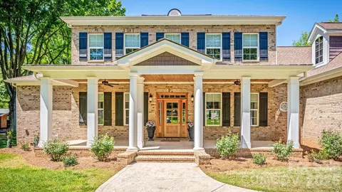 123 Lakefront Dr, Mooresville, NC 28117