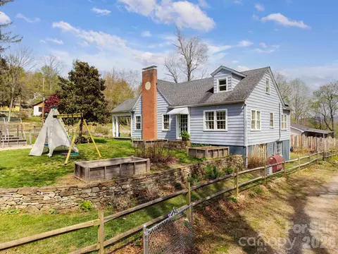 318 Stonewall Ave, Swannanoa, NC 28778