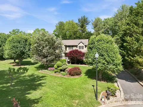 306 Woodview Ct, Fletcher, NC 28732