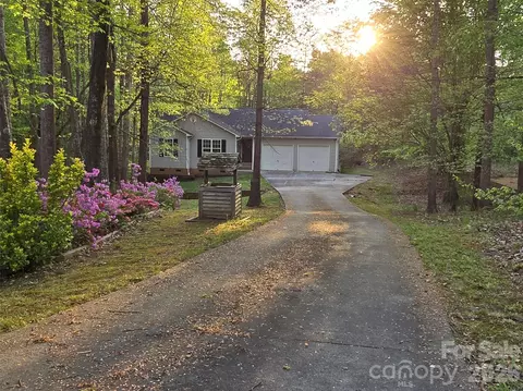 146 Misty Spring Rd, Troutman, NC 28166