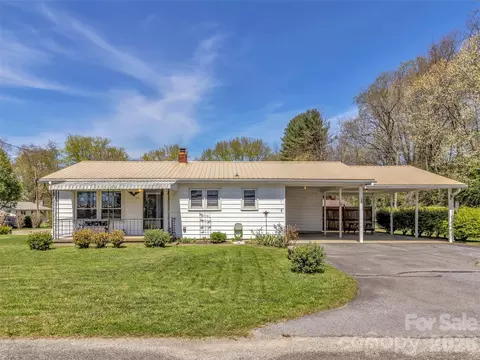 68 Skyview Dr, Waynesville, NC 28786
