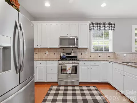 Kitchen - 1026 Platinum Dr, Fort Mill, SC 29708 photo 3 of 7