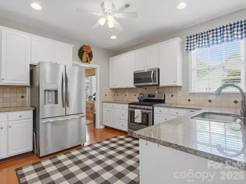 Kitchen - 1026 Platinum Dr, Fort Mill, SC 29708 photo 5 of 7