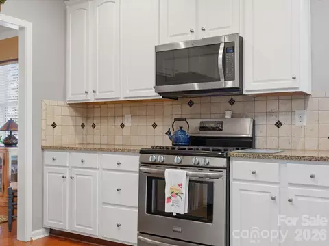 Kitchen - 1026 Platinum Dr, Fort Mill, SC 29708 photo 6 of 7