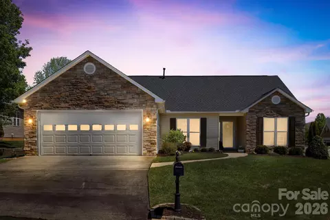 25 Livingston Farm Rd, Fletcher, NC 28732