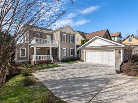 1672 Olmsted Dr, Asheville, NC 28803