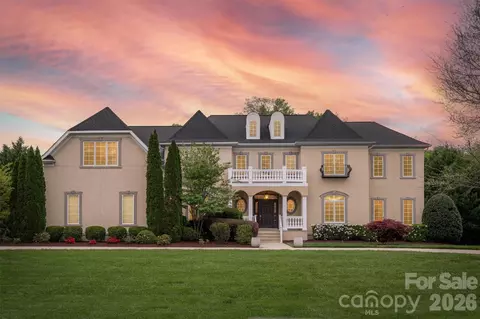 804 Wandering Way Dr, Waxhaw, NC 28173