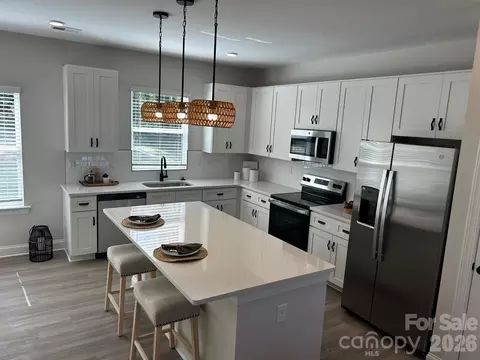 1915 Dove Dr, Charlotte, NC 28214