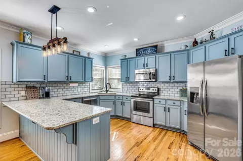 6208 Neptune Dr, Denver, NC 28037