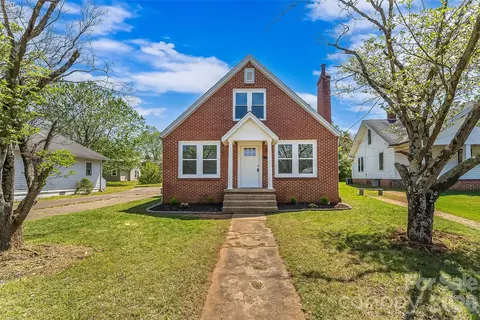 608 E Concord St, Morganton, NC 28655