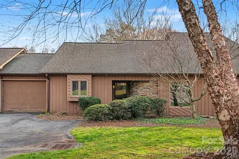 1742 NE 12th St, Hickory, NC 28601