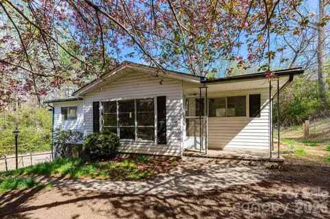 135 Sardis Dr, Asheville, NC 28806