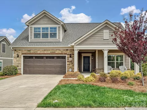 2202 Lincolnshire Ln, Waxhaw, NC 28173