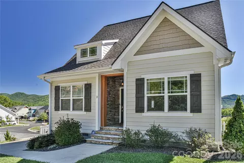3 Leeds Ln, Black Mountain, NC 28711