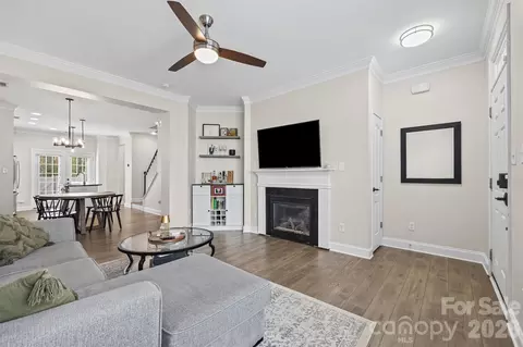 233 Hurston Cir, Charlotte, NC 28208