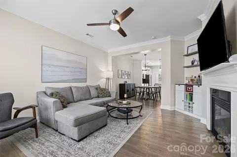 233 Hurston Cir, Charlotte, NC 28208