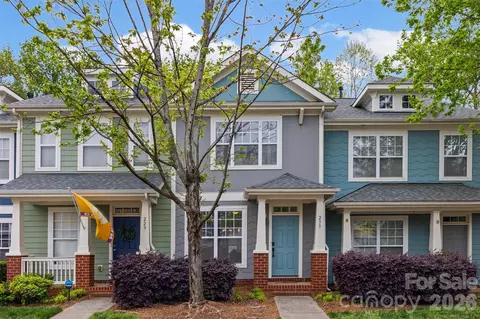 233 Hurston Cir, Charlotte, NC 28208